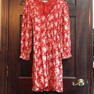 Apron style dress that ties in the back